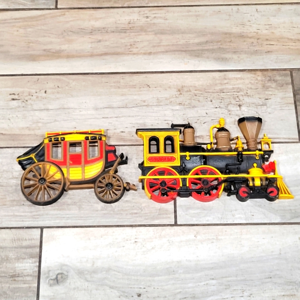 Vintage 2 pc Homco stage coach steam engine trolly car molded plastic wall decor